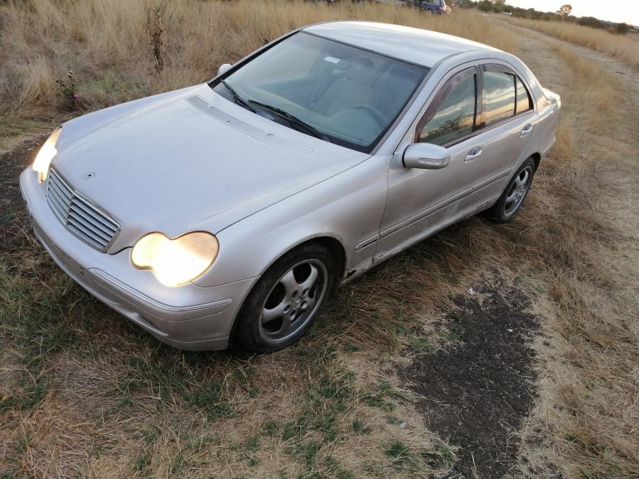 Mercedes-Benz C180, 2002г., 240000 км, 665 лв.