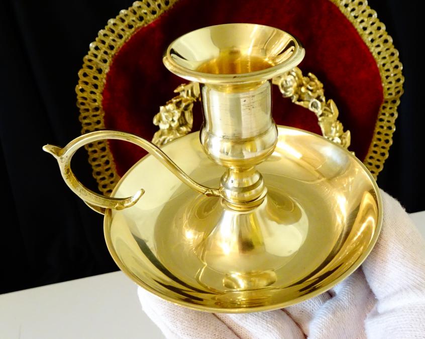 Бронзов свещник с дръжка 380 гр., барок.