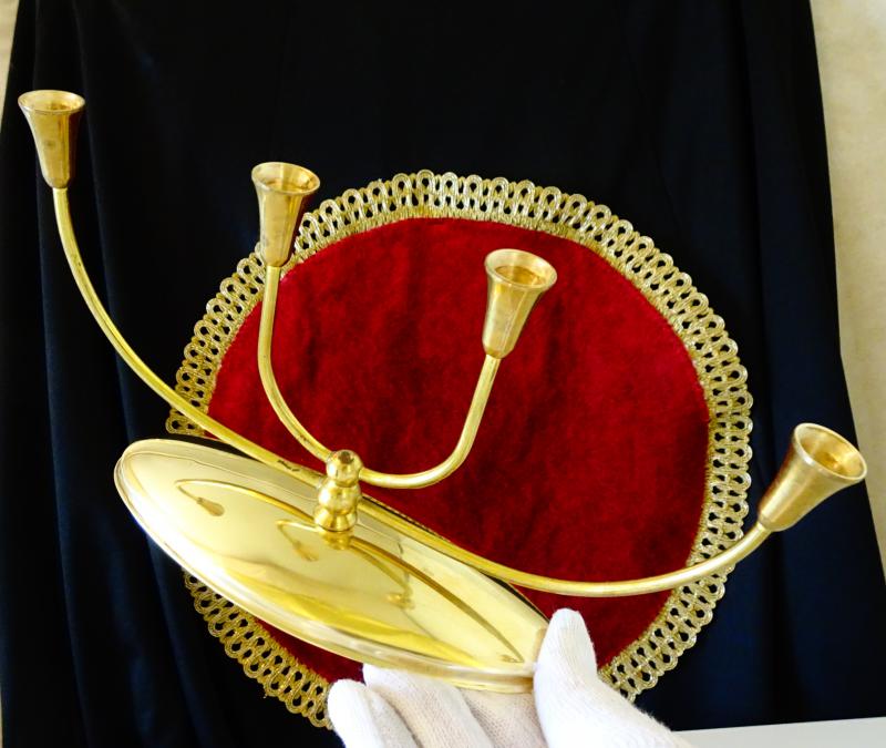 Позлатен четворен свещник от месинг.