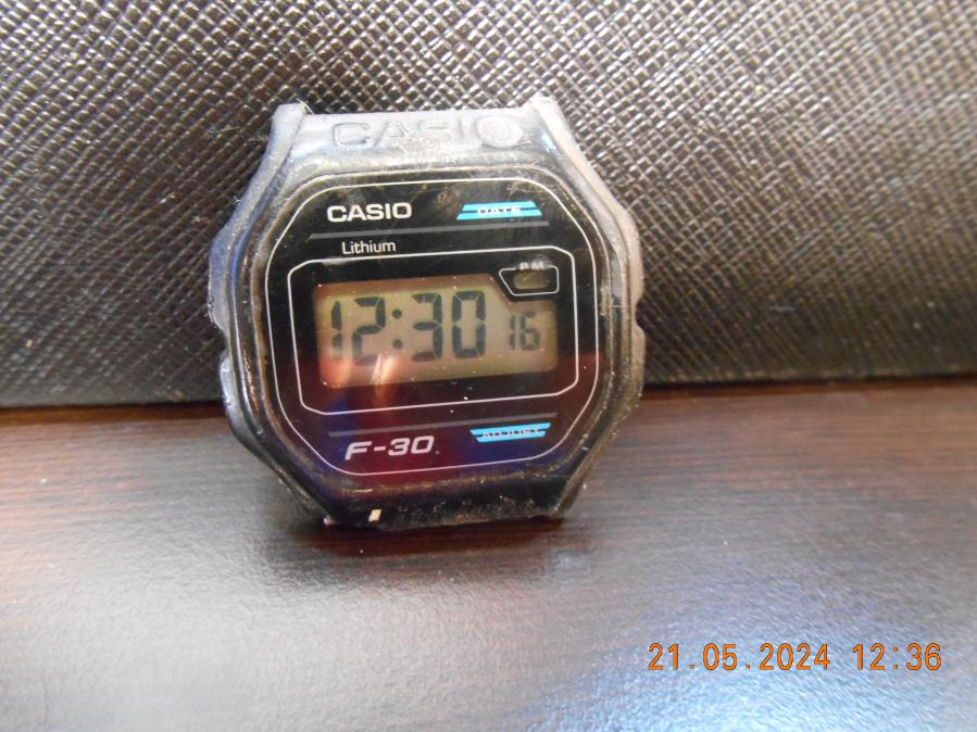Casio F-30 Lithium watch1007 - vintage 90