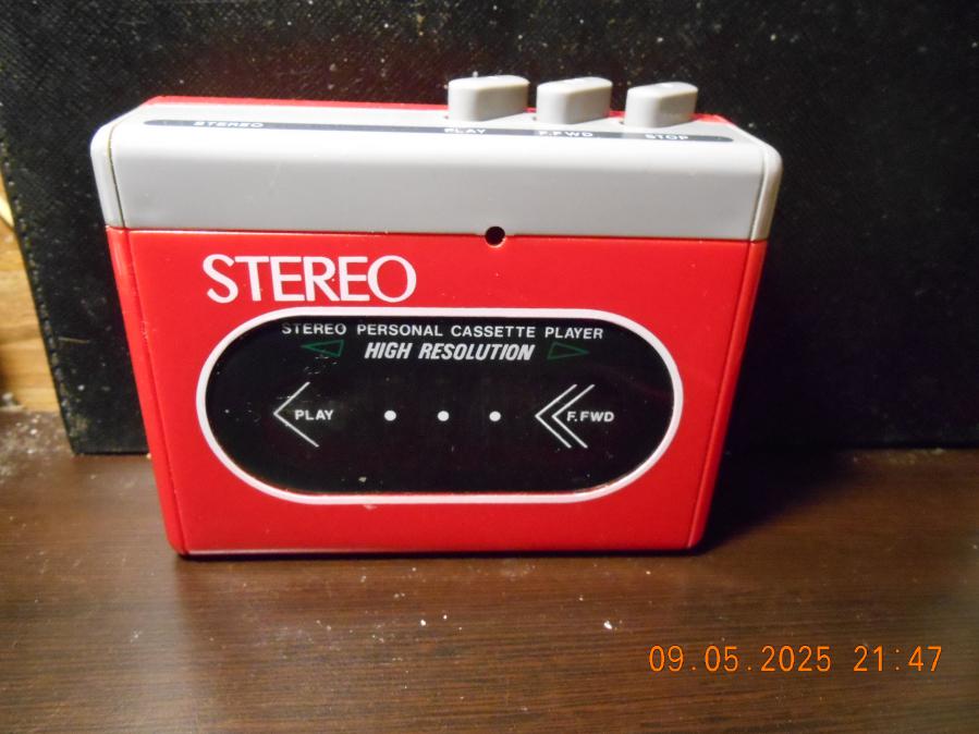 No name Walkman - red color vintage 89