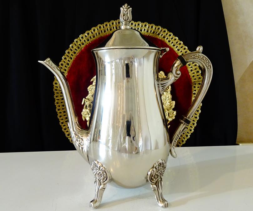 Викторианска посребрена бронзова кана, позлата.