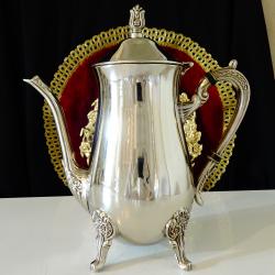 Викторианска посребрена бронзова кана, позлата.