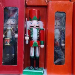 Коледна дървена фигурка Лешникотрошач  Перфектния вълшебен декор