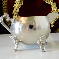 Посребрена бронзова каничка, барок, като нова от вътре.