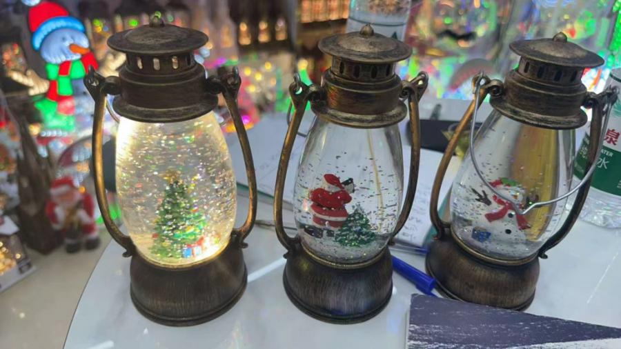 Ретро LED коледен фенер с падащ сняг магическа светлина и празничен