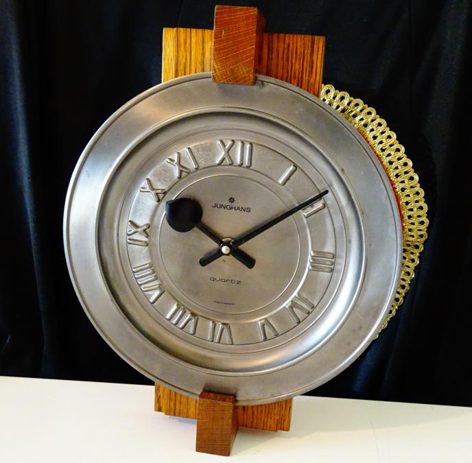 Калаен стенен часовник Junghans 1.6 кг., перфектен.