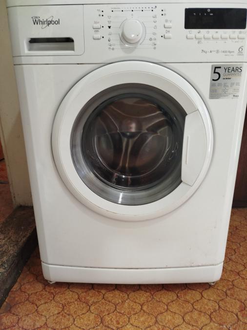 Продавам пералня Whirlpool.