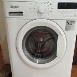 Продавам пералня Whirlpool.