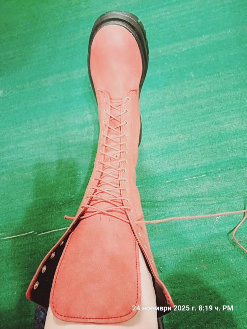 Червени боти