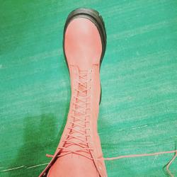 Червени боти