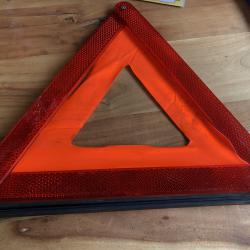 Авариен триъгълник BMW