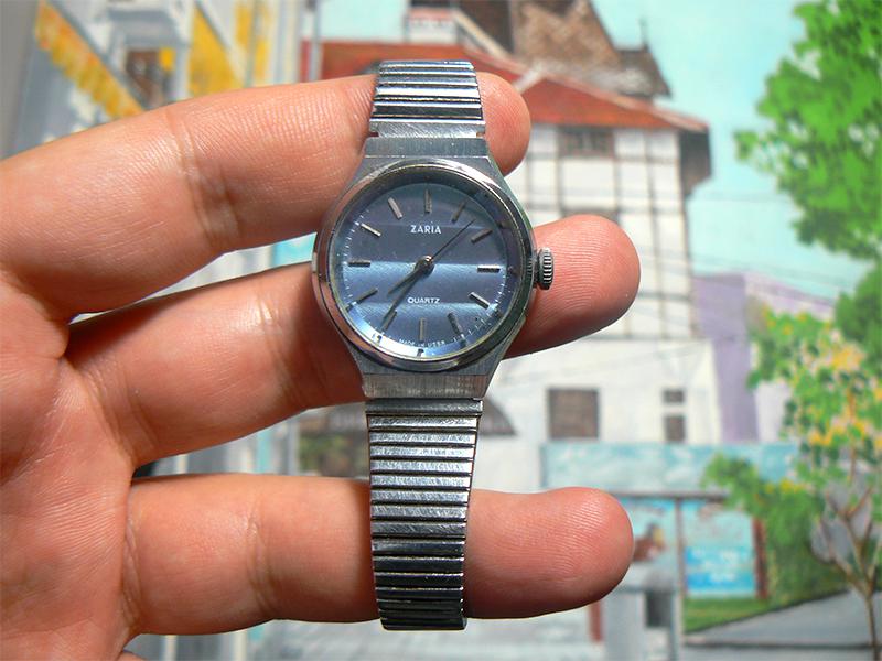 Продавам съветски часовник Заря  Zaria  Запазен. Дамски.