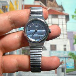 Продавам съветски часовник Заря  Zaria  Запазен. Дамски.