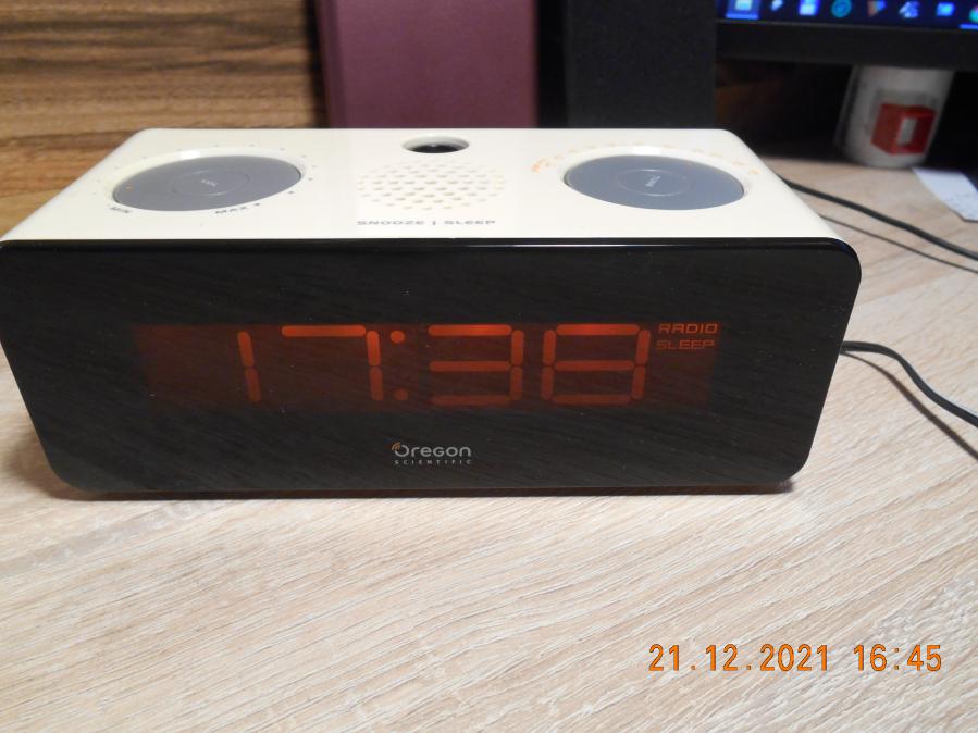 Oregon Scientific Rra320pn Radio Projection Alarm clock-2008