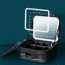 Голямата козметична чанта с LED огледало