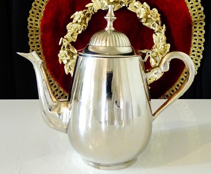 Посребрена бронзова кана за ракия, кафе.