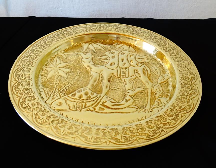 Персийска месингова чиния, плато, камила.