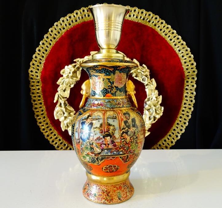 Порцеланов свещник Satsuma, злато, бронз, печат.