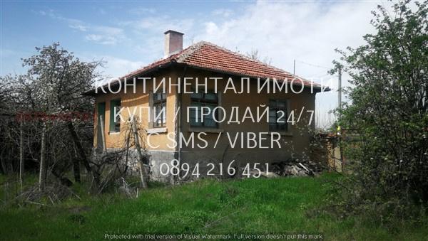 Код 63135. две едноетажни къщи тухла гредоред с голям двор 1400м2. 60м