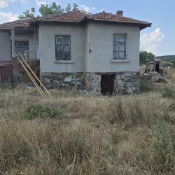 Къща с 1 дка двор в село Хаджиите, общ. Карнобат