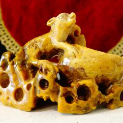 Мастилница от сапунен камък с прасенце.