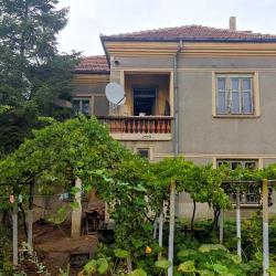 Тухлена къща в с. Златия, обл. Монтана