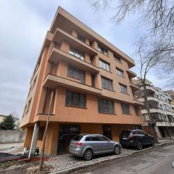 Продавам тристаен апартамент в квартал Хаджи Димитър, София
