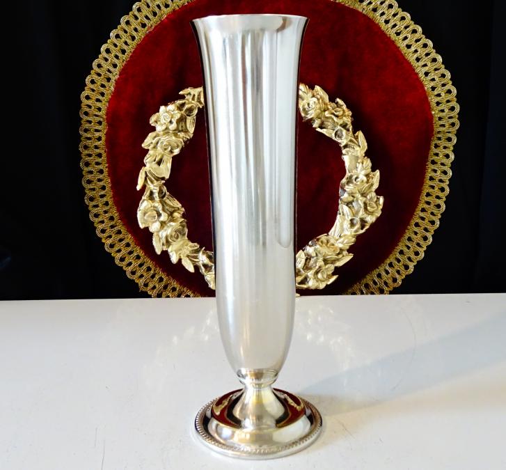Посребрен бронзов бокал, ваза, перлен релеф.