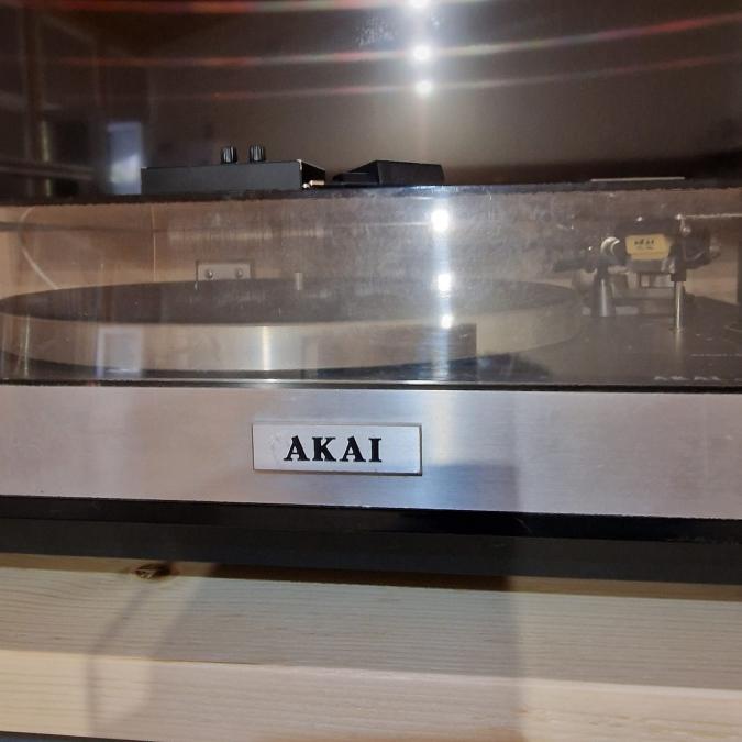 Грамофон Akai