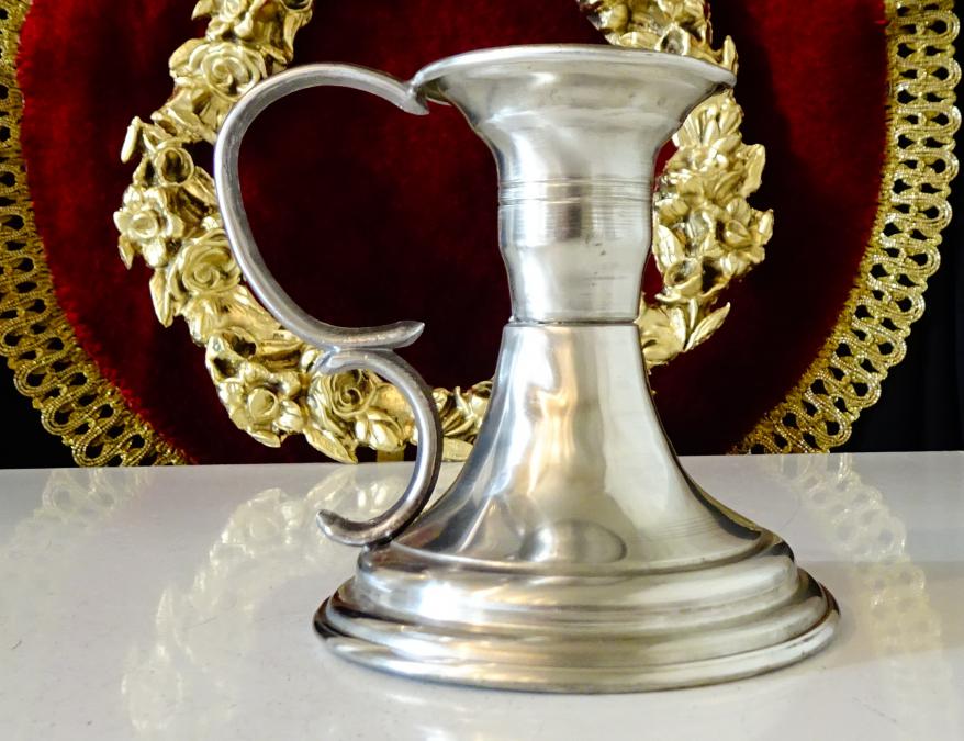 Калаен свещник с дръжка 9 см.