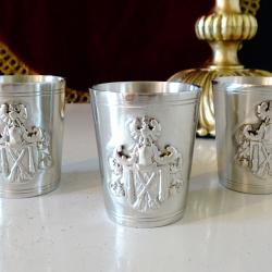 Калаена чаша за ракия, рицар, пушки, орел.