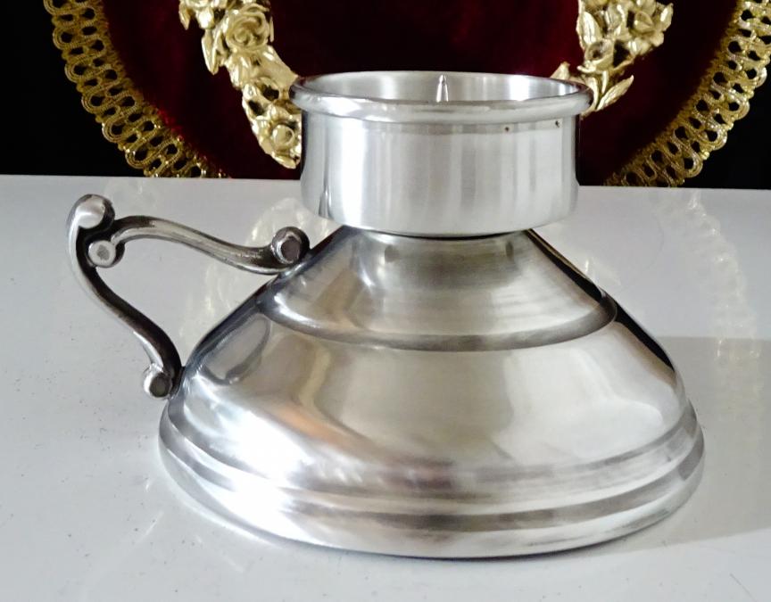 Калаен свещник с дръжка.