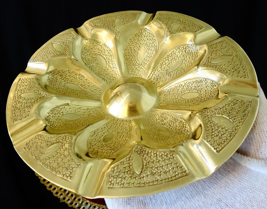 Персийски бронзов пепелник с 8 гнезда.