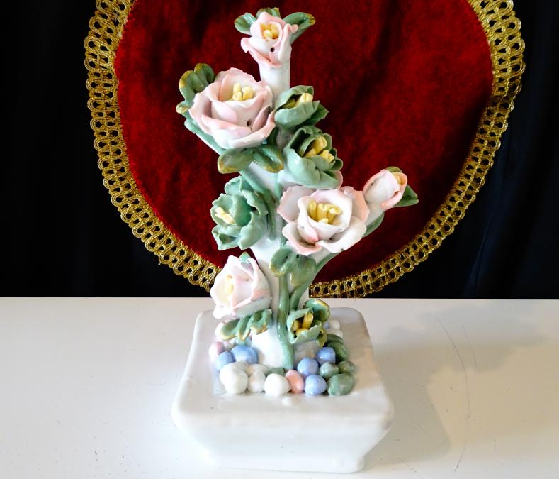 Порцеланова фигура Роза в саксия 20 см.