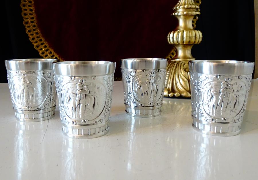 Калаени чаши за ракия Ангел, Тръбач, Пушки.