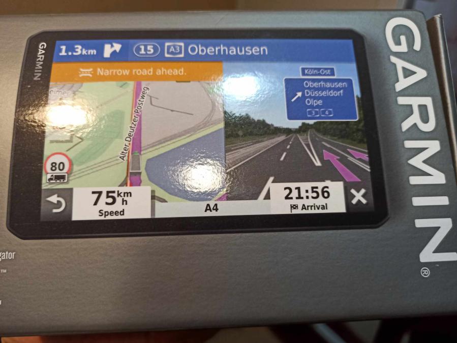 Garmin 7 GPS Truck Navigator Dezl LGV 700