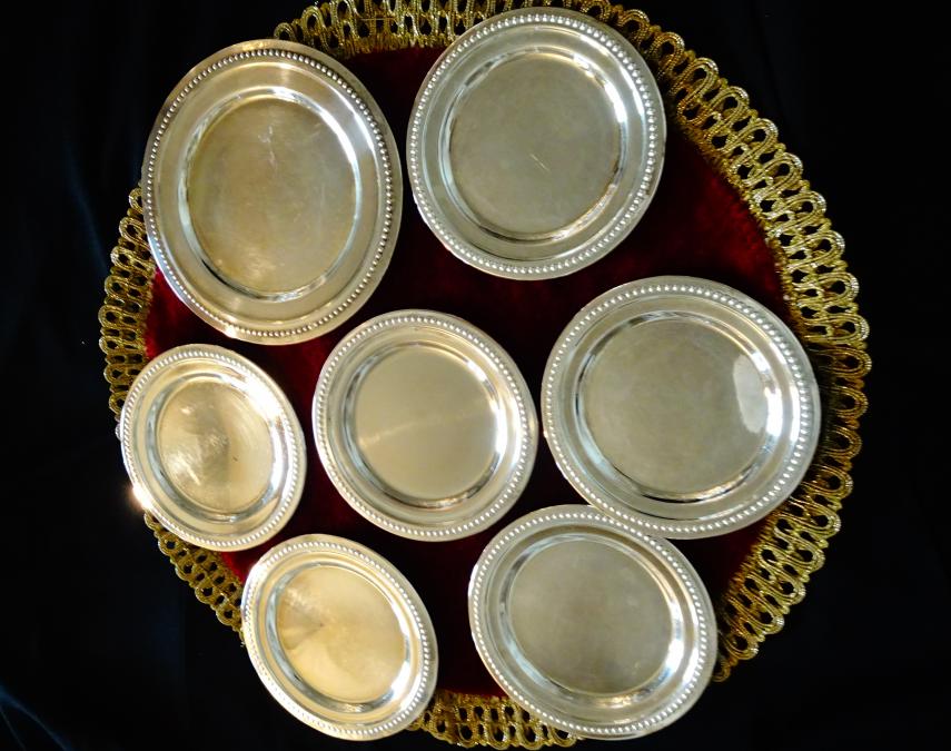 Посребрени медни чинии, перлен релеф, комплект 7 бр.