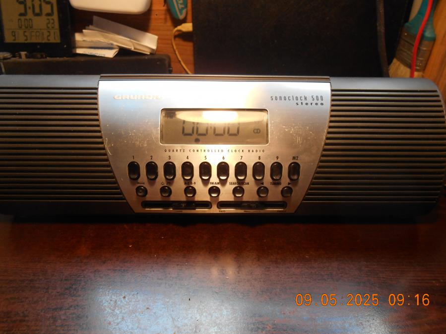 Grundig sonoclock 500 Stereo radio clock vintage 95