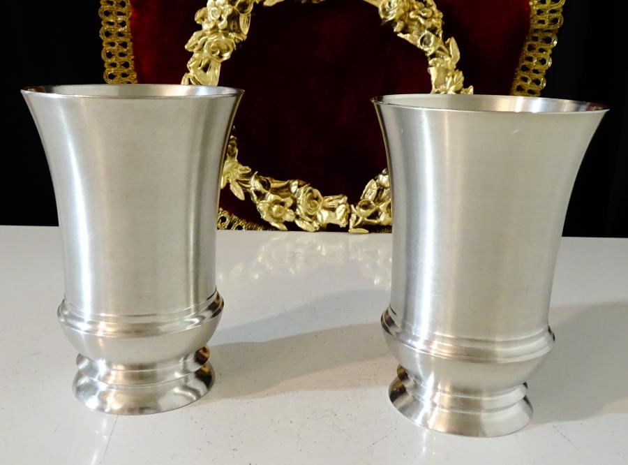 Калаена чаша за вино R ders, дизайнер Frido Witte.