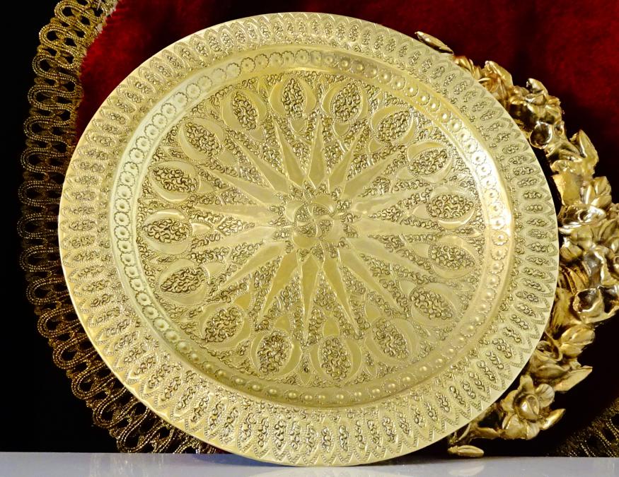 Божествен бронзов поднос, плато, чиния, позлата, орнаменти.