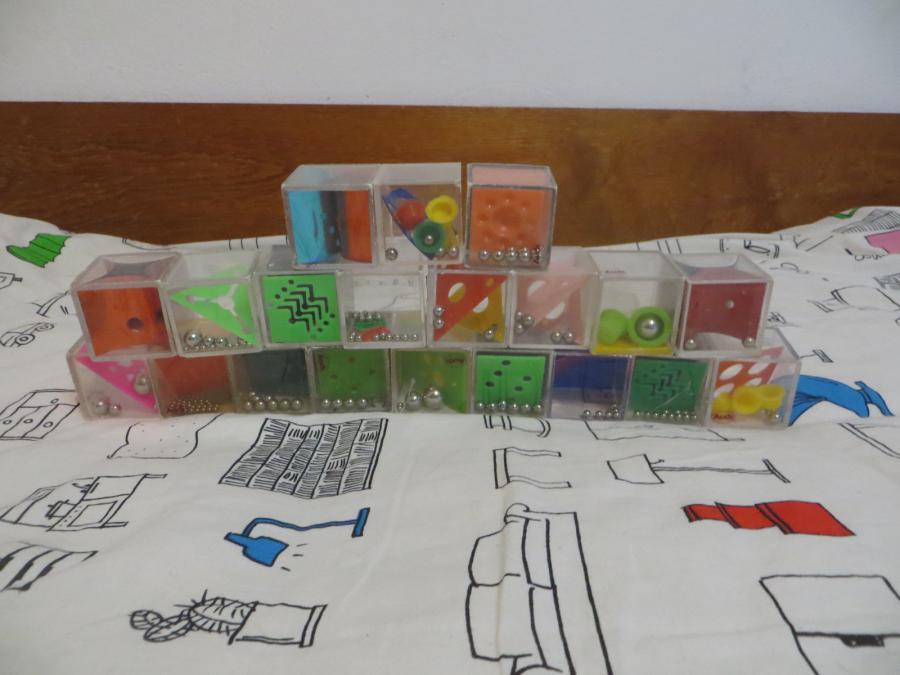 Лабиринти в пластмасови кубчета