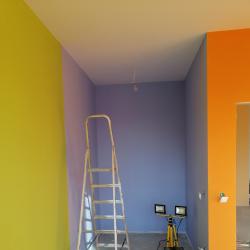 Боядисване на жилища 2 м, шпакловка 4-6 м, обръщане на прозорци 6-8 м