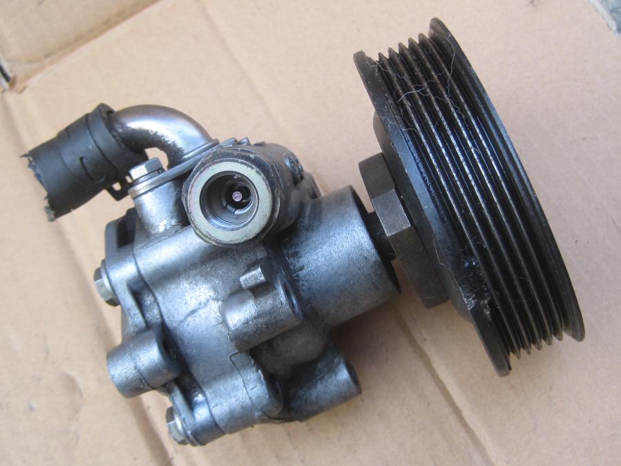 Хидравлична помпа KYB за Audi VW Ауди Golf 1j0422154 VW, Audi, Skoda, ..