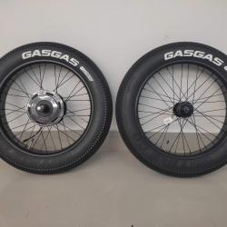 Продавам колела внос от Германия Комплект нови капли за фет байк Gasga