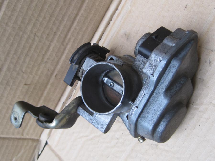Дроселова клапа 5wp4270 Pierburg Skoda Felicia 047133061 Шкода Фелиция
