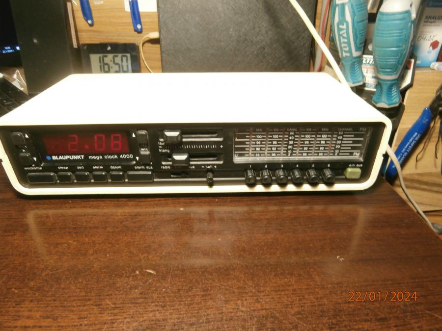 Blaupunkt Mega Clock 4000 - Radio vintage 1979