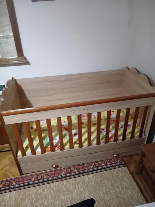 Отлично запазено детско легло размер 70 140 с матрак и чекмедже