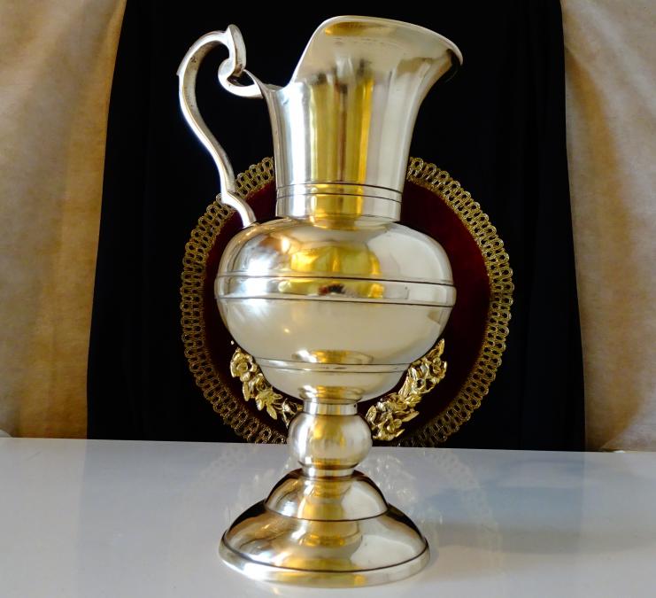 Викторианска бронзова кана за вино 1.2 кг.