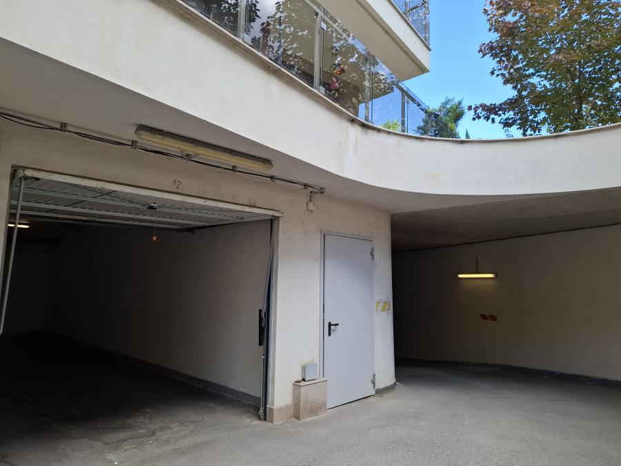 Самостоятелен гараж в Младост-4, близо до Бизнес Парк София